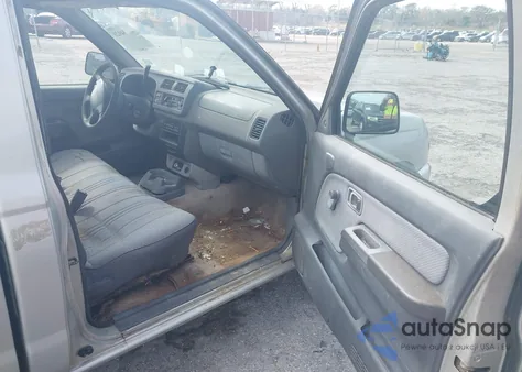 1998 Nissan Frontier Standard/Xe z USA, uszkodzony, nr VIN 1N6DD21S9WC355335